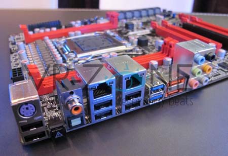 Foxconn предлагает всем..впрочем нет - ограниченному числу лиц посмотреть на системную плату Quantum Force X79